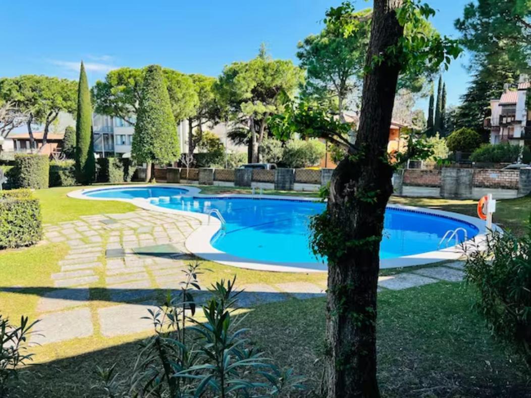 Lido Galeazzi Giant Pool Apartment Sirmione Exterior photo